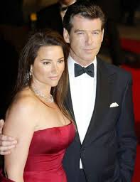 The actor posted a celebratory selfie of him and wife keely shaye smith in front of some of his paintings to celebrate her 57th birthday on. These Celebrity Couples Have Huge Age Differences Between Them Keely Shaye Smith Pierce Brosnan Here We Have A C Celebrities Celebrity Couples Pierce Brosnan
