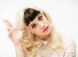 Platinum Blonde With Dark Brown Bangs Hair Colors Ideas Brown Bangs Brown Hair Dye Blonde Hair Color