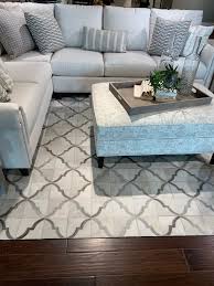 Tapis de salon rectangle en laine et tencel twinset loop dès 855,00 € 6 coloris tapis longues mèches naturel en laine pop art dès 759,00 € 2 coloris tapis effet peau de mouton brillant shaggy kaunas Tapis Modele Regence Cuir De Patagonie