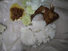 Resep cara mudah membuat sambal mangga kweni bahannya : Pedes Gilaaa Review Jihan Rahayu Putri Di Restoran Sambal Mangga Cak Kohar Lamongan Dipatiukur Bandung