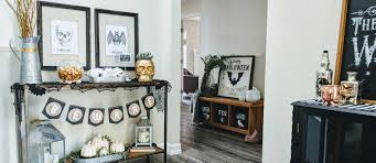 A farmhouse decor shows how simplicity brings warmth and serenity to the room. Modern Farmhouse Halloween Entryway Decor Fun365
