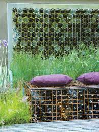 19 Einfache Diy Ideen Dekorieren Platz Im Freien Mit Wein Flaschen Flaschengarten Gartengerumpel Garten Deko