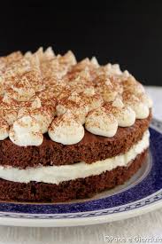 Come tagliare il pan di spagna con la scuola di cucina imparerete due metodi efficaci per ottenere un taglio preciso del pan di spagna usando il coltello oppure. Torta Al Cacao Con Doppia Crema Al Latte Pane E Gianduia