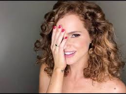 Dato para que te crezca tu cabello 👏🏻👏🏻👏🏻 , Estas gotas fueron el  primer producto que probé de @hairplusrd 😍...Para más truquitos sobre el  cabello pisa 👉🏻 #MBhairplus 👈🏻 🤪#curlyhair #curls #rizos ...