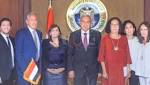 وزير التجارة ينـاقـش مع شركات