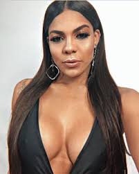 A cantora surgiu de biquíni colocando seu corpão sarado para jogo e ostentou sua ótima forma física. Lipo Silicone E Rinoplastia Veja As Plasticas Dos Peoes De A Fazenda Fotos R7 Beleza