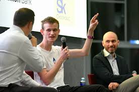 За эту идею он в 2014 году выиграл премию world technology award и обошел марка цукерберга. Vitalik Buterin Govorit S Lyudmi Vklyuchaya Vlasti Eto Polezno Eto Garantiya Togo Chto Oni Ne Budut Videt V Tehnologii Vraga