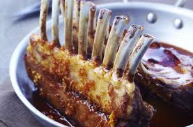 Recette De Carres D Agneau Rotis En Chapelure De Pain D Epice Sauce Au Miel