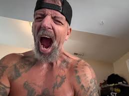 Shoulders , glutes and AB's happy hump day !