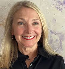 Lynn Hepler's Instagram, Twitter & Facebook