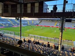 Hansa rostock support die armee der greifen stürmt das feld für den besten club der welt/ the army of the griffins invade the pitch for the best club in the world. 3 Liga Am Freitagabend Hansa Rostock Gewinnt Knapp Bei Bayern Ii