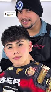 Corte de Pelo Mohicano para Hombres: Texturizado y Fade