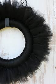The enchanting effect of this decorative accessory comes from the unique combination of artificial sunflowers and maple leaves circularly arranged. How To Make A Tulle Wreath Halloween Edition Our Best Bites