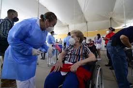 Es importante tener presente que el objetivo final de los programas de vacunación es garantizar el control de las enfermedades inmunoprevenibles en la totalidad de la población residente en nuestro entorno. Inicia En Tlaquepaque Vacunacion Contra Covid 19 Para Adultos Mayores De 60 Anos Gobierno Del Estado De Jalisco