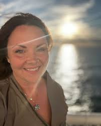 🌾 Autumnal Equinox 2025 🌾 📅 Date: September 22-23, 2025 (varies by  timezone) 🌓 When day and night are nearly equal — a celestial moment of  perfect balance between light & dark. •