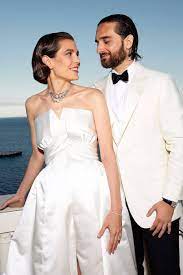 Findest du traumhafte brautmode und brautkleider in übergrößen internationaler designer. Royal Wedding Charlotte Casiraghi Hat In Einem Brautkleid Von Chanel Geheiratet Vogue Germany