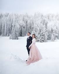 Stephanie weber, our talented featured photographer of the day asks who doesn't love alice in wonderland?indeed! Winter Wedding Photography Ideas Weddings Weddingideas Weddingphotos Winterweddings Winter Engagement Pictures Winter Wedding Winter Weddings Photography
