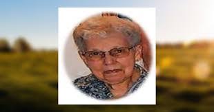 Evelyn Sams's Instagram, Twitter & Facebook