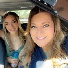 Claudia Murphy (@cmurphy41617)