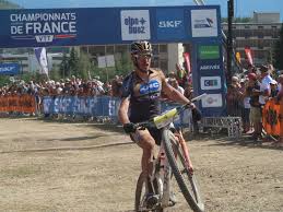 Cette année, le circuit se prête normalement plus aux grimpeurs, avec de potentielles surprises sur la lignée d'arrivée ? Cyclisme Championnats De France De Vtt A L Alpe D Huez Koretzky Devance Sarrou Et Carod