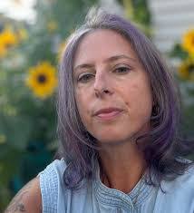 Stephanie Caswell's Instagram, Twitter & Facebook