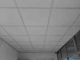 La superficie dei pannelli può essere liscia, decorata, oppure a richiesta, microforata. Foto Controsoffitto In Fibra Minerale Di Edilcom 471835 Habitissimo