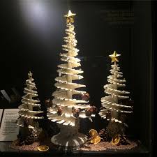 Souvenir Du Salonduchocolat Avec Cette Buche Comme Un Sapin De Noel De Maxime Frederic P Chocolate Sculptures Chocolate Showpiece Chocolate Christmas Gifts