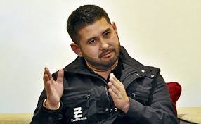 He was born to a member of the johor royal family (his paternal side of the family) and the perak royal family (his maternal side of the family). 11 Reasons Why The Crown Prince Of Johor Is A Total Badass Coffeeticks Malaysia