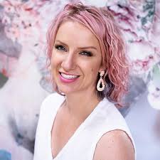 MOM Magic: Moms for Change: Bell, Angela, Birong, Alicia Marcos, Bruch,  Tasha, Taylor, Stephanie, Munter, Elina, Tschida, Katie, Hale, Felicia,  Stenson, Latrelle, Smith, Shauna Buno, Pospisilova, Andrea: 9781960136039:  Amazon.com: Books