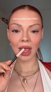 10 second eyeliner🤍 #eyelinerhack #makeuphacks