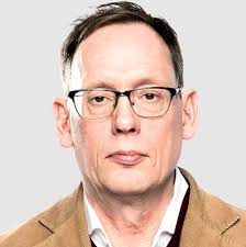 Aftonbladets kolumnist Oisín Cantwell brukar sitta på pressbänken i svenska  rättssalar. Igår bytte han sida