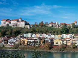 From wikimedia commons, the free media repository. Bayerische Schlosserverwaltung Burg Burghausen Aktuelles