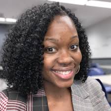 I asked my photographer to capture my “bright personality” and this is what  he came up with!! 👏🏾💕🌸📸 Prince.Nwaohuocha is a talent