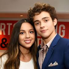 Drivers license is a possible love ode about rodrigo's moving on from her previous relationship with joshua bassett, who is currently dating sabrina carpenter, by doing the one last thing that she promised him—getting a. The Olivia Rodrigo And Joshua Bassett Song Drama Explained