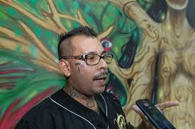 San nega que tenha pichado mural de Fernando Berg, mas apoia reação das  ruas