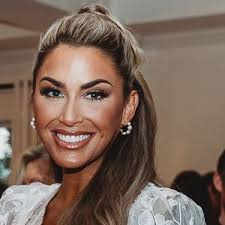 Alexandra England (@alexandra__harper)