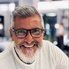 Ciao Amico mio. Non ho potuto essere presente al tuo funerale per portare  un poco di conforto ai tuoi famigliari. Sei stata una grande persona, un  gentiluomo di altri tempi, un caro