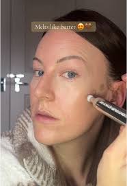 couldn't be more obsessed with this contour shade for pale skin! 🤎 @S...