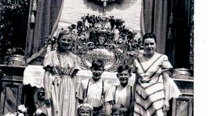 Dieses foto stellten uns dankenswerterweise regina und rudi van den heuvel zur verfügung. Familie Schmider Baut Seit 100 Jahren Fronleichnamsaltar Auf Baden Online Nachrichten Der Ortenau Offenburger Tageblatt