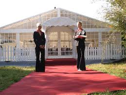 Ein roter teppich ist ein meist lang ausgerollter teppich, auf dem prominente personen (stars, staatsoberhäupter etc.) gehen. Der Rote Teppich B1 Fur Messe Kaufen Eventmodul Hersteller Und Verkauf