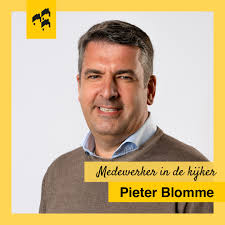 Maak kennis met Pieter Blomme, de oprichter en bestuurder van ons bedrijf.  29 jaar geleden gestart als aannemer voor nieuwbouw en renovatiewerken, en  intussen uitgegroeid tot een bouwpromotor in de streek. 🏠