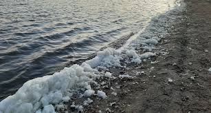 Estas muestras las puedes t. Aparecen Grandes Cantidades De Espuma Blanca En Playas De La Manga Radio Cartagena Cadena Ser