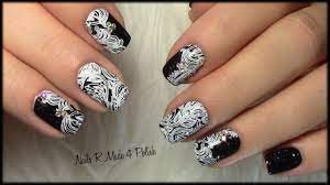 Verziert mit glitzer, gold und silber werden diese nägel zu einem tollen hingucker. Elegantes Schwarz Weiss Nageldesign Manikure Elegant Black White Nailart Manicure Youtube