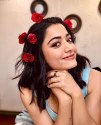 Hii Love you 😘 ❤️ ❤️😊 Rashmika Mandanna fan club . . . . . . . . . . . .  . #rashmika #southactress #bollywood #rashmikamandana #bollywoodqueen  #bollywoodactress #queenchallenge #tollywoodphotogallery #selfie #