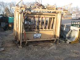 Our standard deluxe model includes everything you need to make working cattle a breeze. C S Hydraulic Squeeze Chute Nex Tech Classifieds