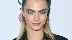 Cara Delevigne Postet Knutschbild Aus Der Badewanne