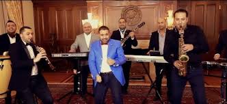 Lungmetrajul cap și pajură de nicolae constantin tănase, cu alex călin, iulia ciochină și florin salam în distribuție, va fi lansat în cinematografele românești pe 10 mai 2019, distribuit de domestic film. Pelicula Cap Si PajurÄƒ Cu Florin Salam Are Premiera MondialÄƒ La Praga