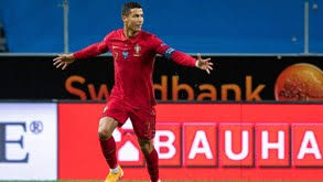 102, com o que apontou frente a. Cristiano Ronaldo Chega Aos 100 Golos Pela Selecao Nacional Selecoes Jornal Record