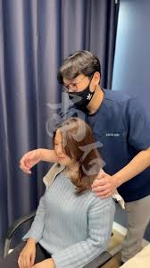 頸椎疼痛治療過程,  正骨療法透過徒手矯正頸椎，改善頸部不適、僵硬及疼痛。專業技術能調整脊椎和關節，促進血液循環，緩解肌肉緊繃，提升靈活性和舒適感。定期接受正骨治療，有助於恢復頸部的健康，提升生活質素。,  #痛症問題搵南師傅💪🏻💪🏻 , #徒手正骨 #香港正骨 #頸椎矯正 #健康生活