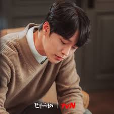 Shin woo yeo yakışıklı ve zeki bir profesördür. 9 3 N3wrnxroim